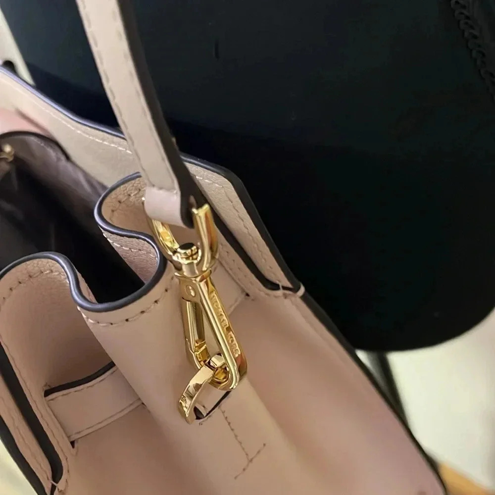NWT Michael Kors Hampton bag. Perfect spring bag. Blush pink in color. - Picture 5 of 10